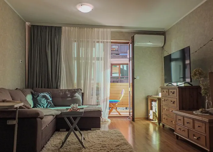 The Snug Apartment Near The Brimming Mountains