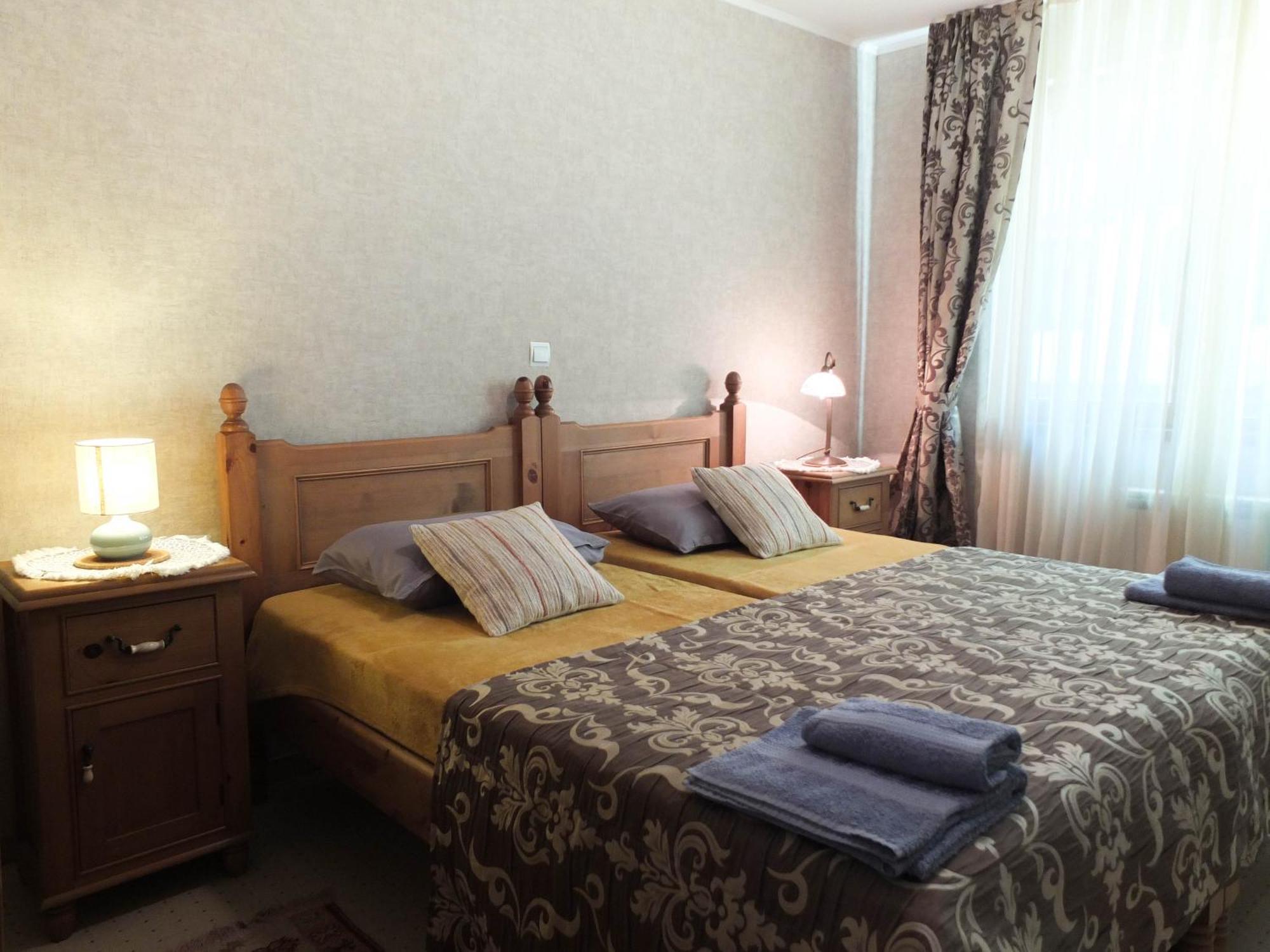 The Snug Near The Brimming Mountains Daire *